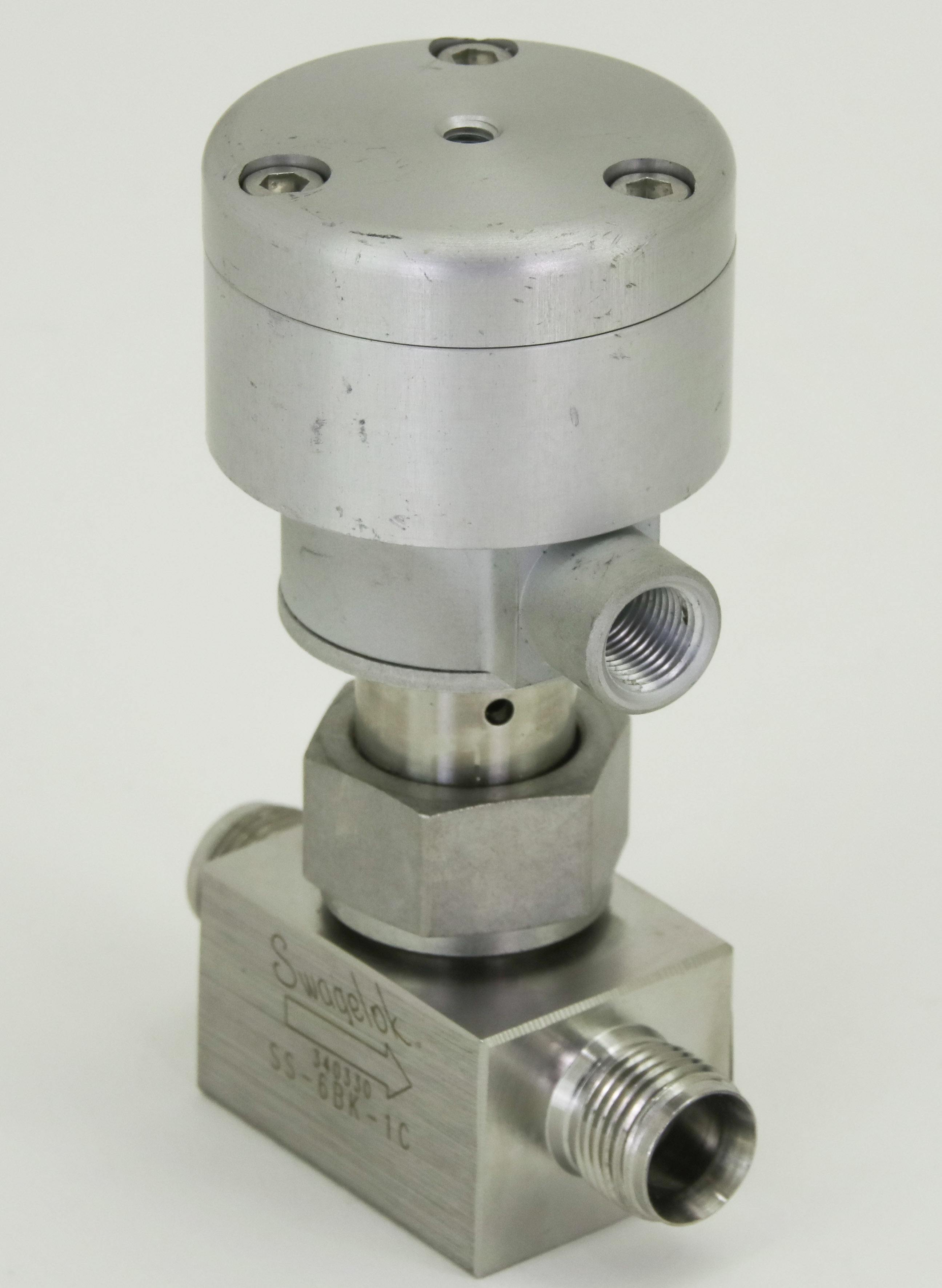 3137 SWAGELOK STAINLESS STEEL BELLOWS SEALED VALVE SS-6BK-1C – J316Gallery